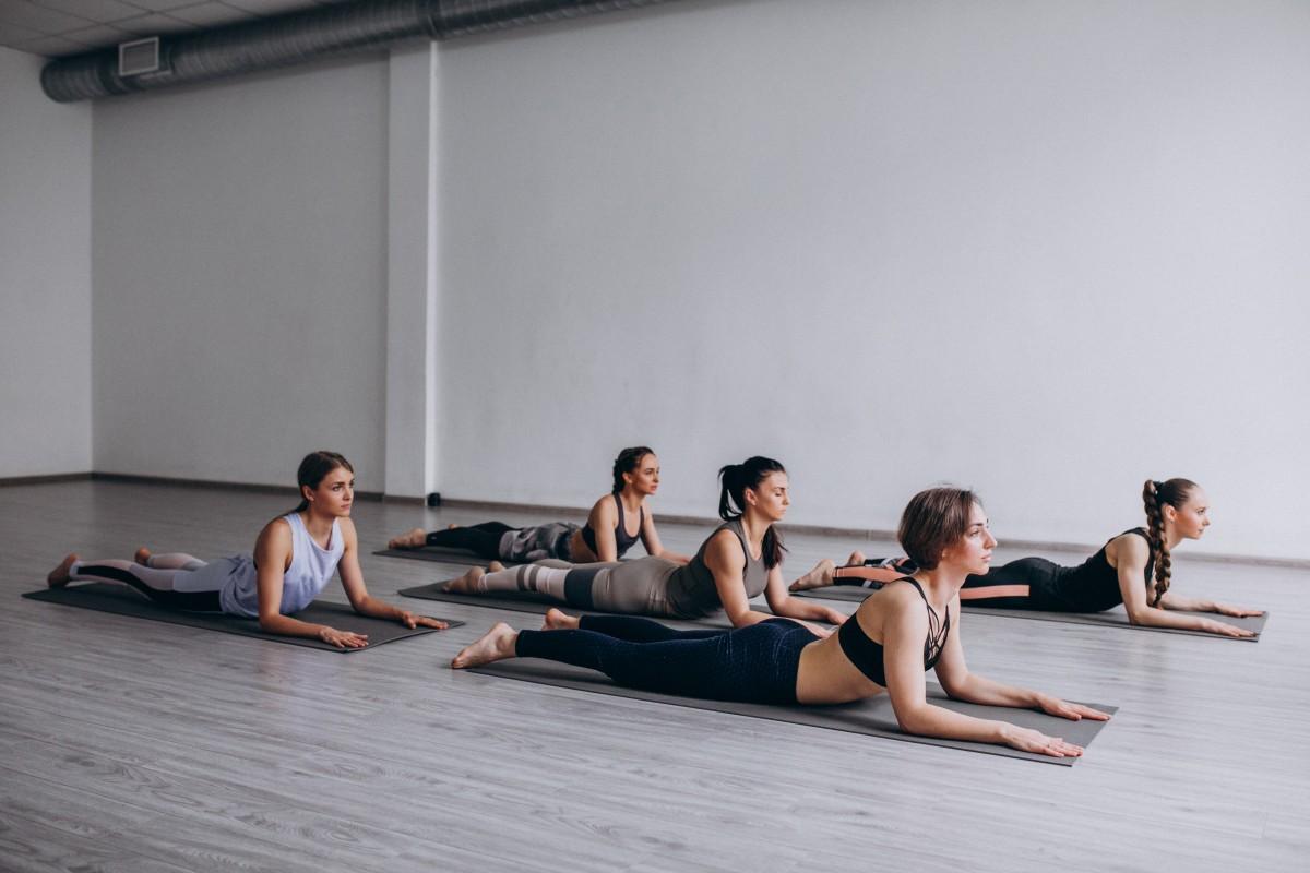 Yoga Group Classes Inside Gym (5) (1)